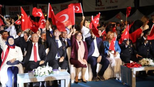 Gaziantepliler 10 yıl önceki heyecanla tek yürek meydanlara indi